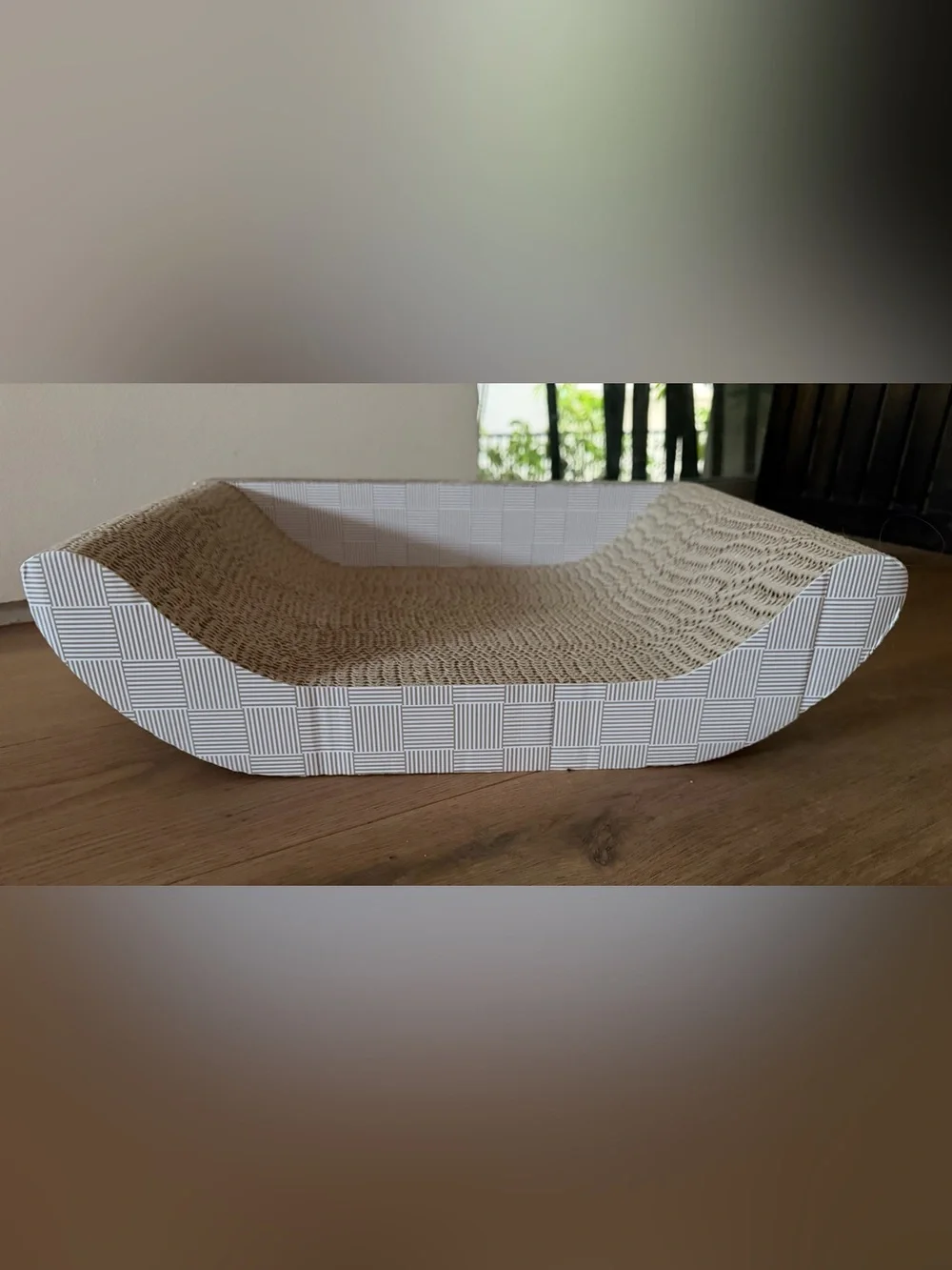 Lot for a lucky cat! Grass patch hunting box, scratcher bed, stuffed catnip toys